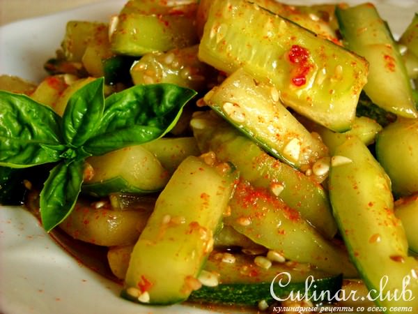 Кисло-сладкие огурцы с кунжутом (заготовка на зиму)