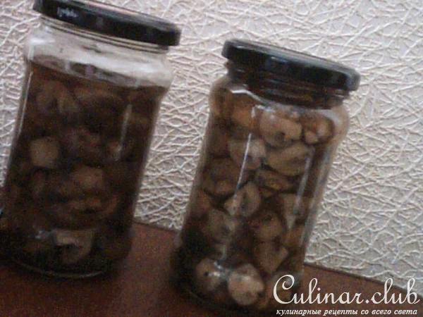Отварные шампиньоны маринованные.