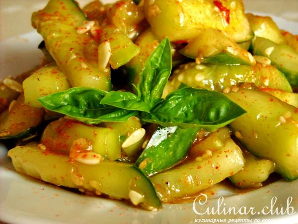 Кисло-сладкие огурцы с кунжутом (заготовка на зиму)