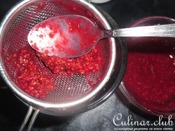 Кофейный сливочный мусс с малиновым "соусом" и Золотой Жемчужиной "Подарок Эльфов"