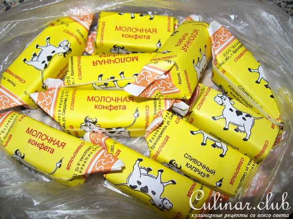Простой десерт из карамельного мусса с "пьяной" вишней