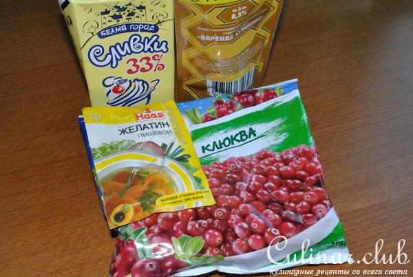 Карамельная панна котта с клюквой