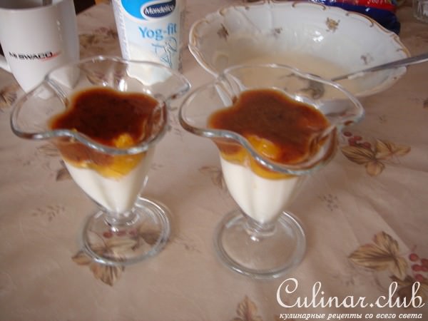Десерт из йогурта с фруктами