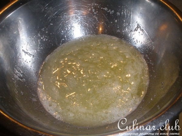 Нежный йогуртовый мусс с клюквенно-апельсиновым соусом